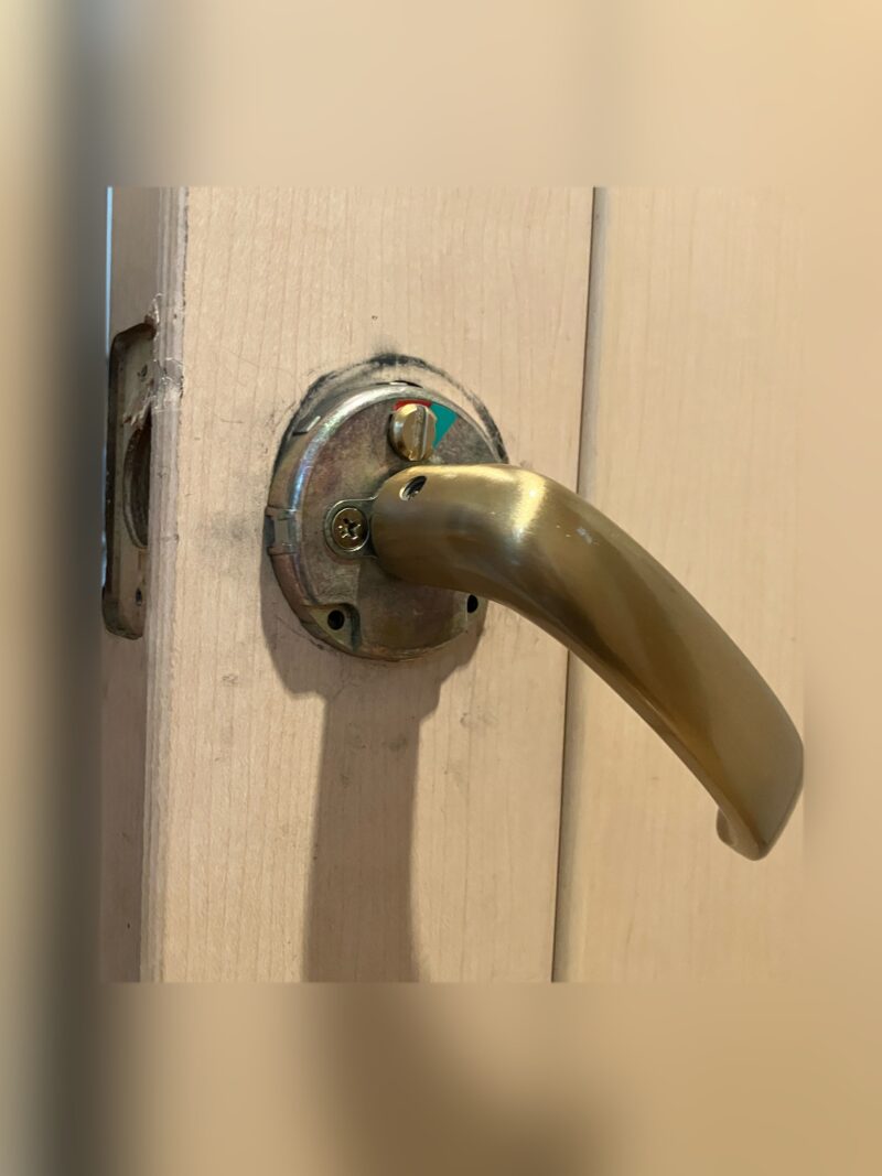 中野区 トイレのレバーハンドル故障による交換