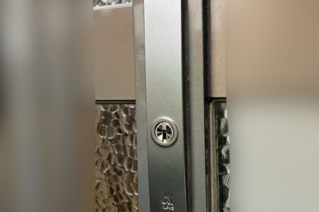 中野区　玄関引き戸の鍵交換