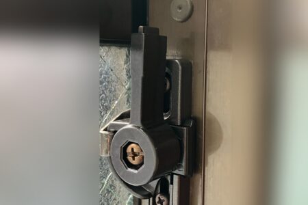 中野区　ベランダの鍵のつまみ破損による交換