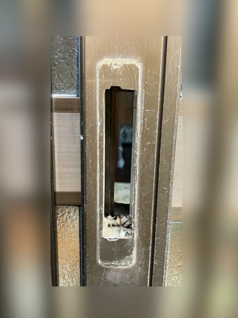 中野区 引き戸の故障による鍵交換