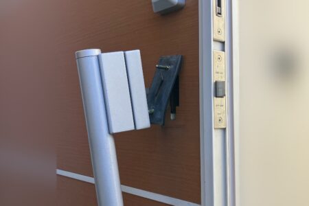 中野区　玄関ドアの取手が外れた　修理