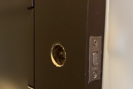 中野区　室内ドアに鍵の取り付け
