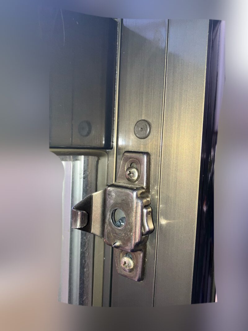 練馬区 ベランダ窓冊子 クレセント交換工事