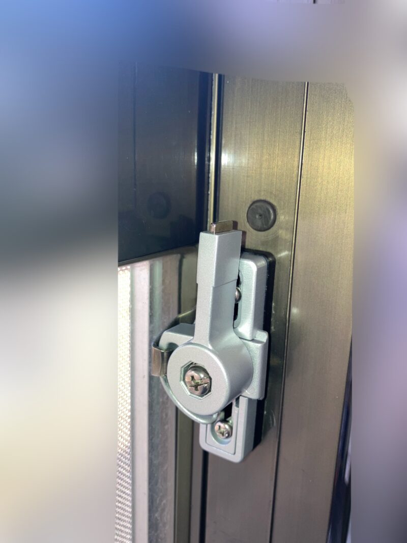 練馬区 ベランダ窓冊子 クレセント交換工事