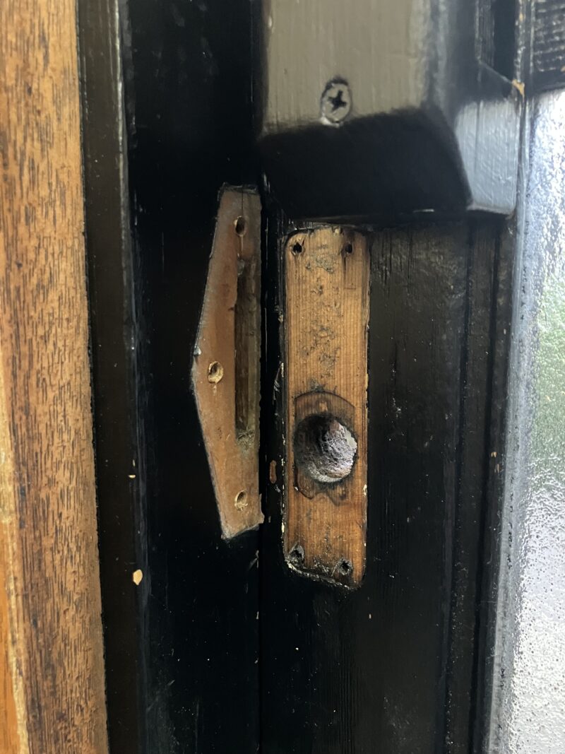 練馬区 居酒屋様 出入口引戸 鍵交換工事