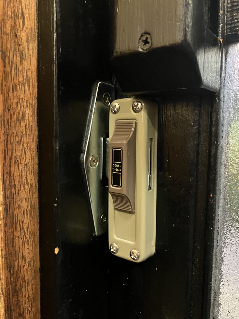 練馬区 居酒屋様 出入口引戸 鍵交換工事