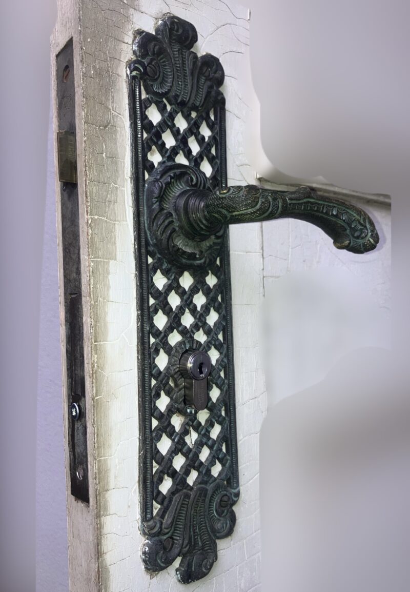 杉並区 アンティーク錠(ITALY Viro)シリンダー交換工事