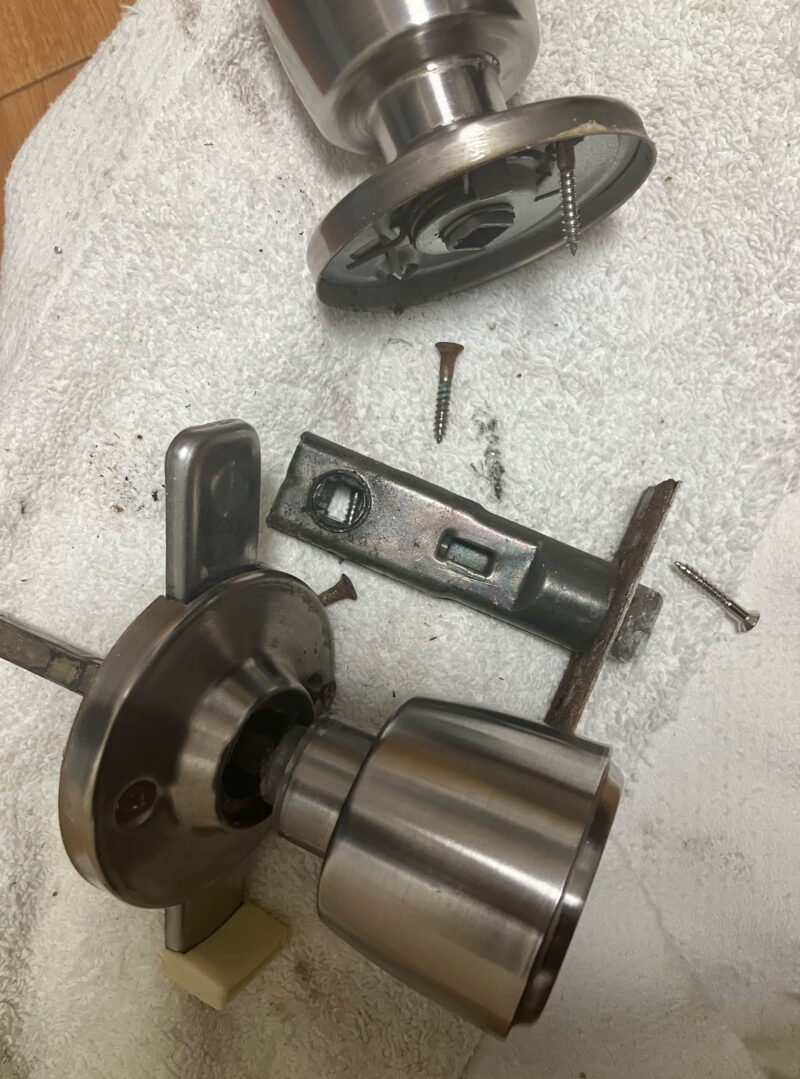 練馬区【賃貸物件|トイレ錠の緊急交換】