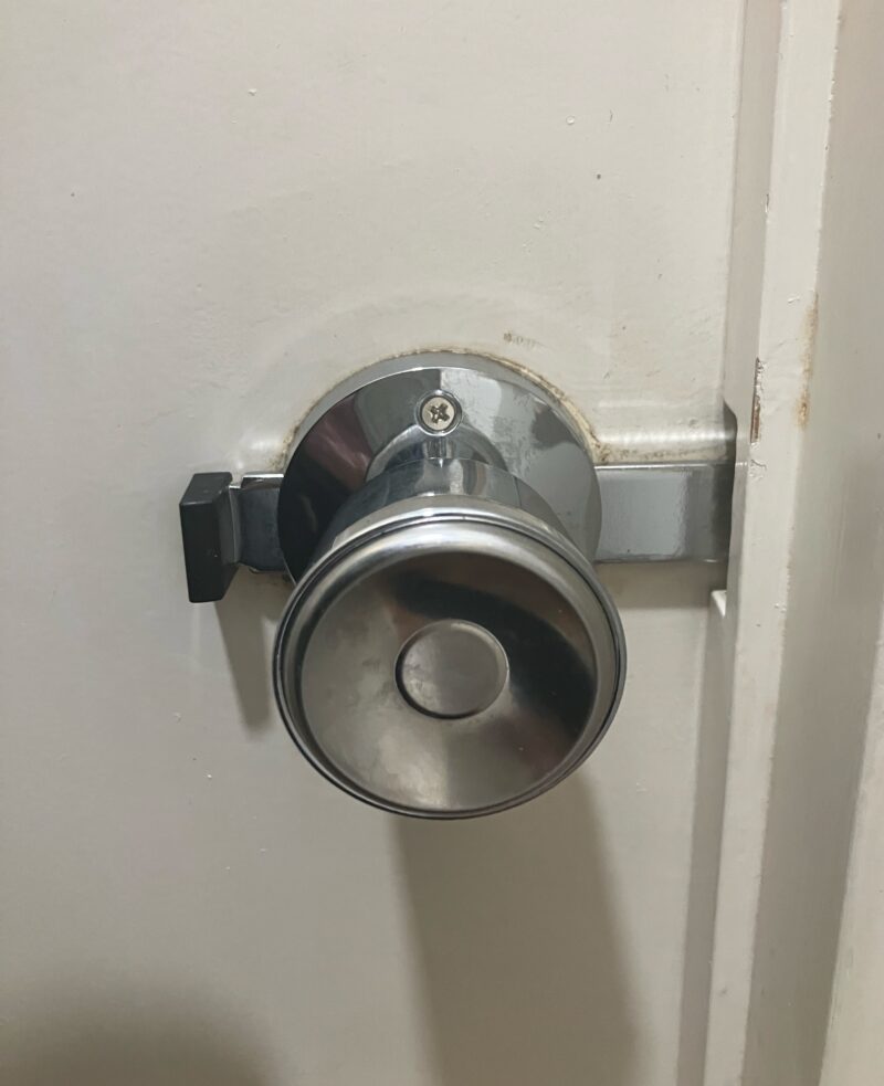 練馬区【賃貸物件|トイレ錠の緊急交換】