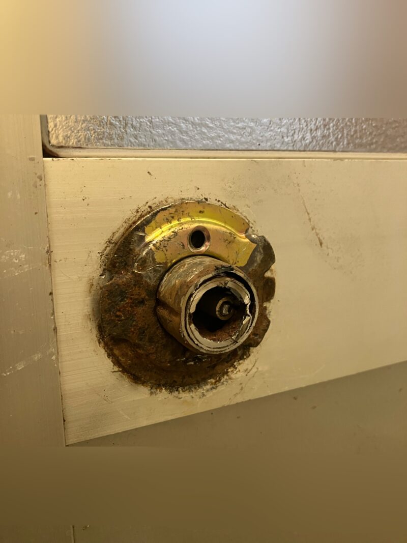 杉並区【管理会社様よらご依頼|浴室錠が錆びついて外れない】