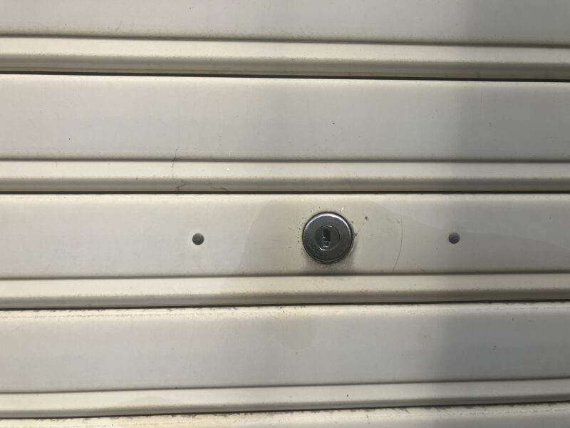 板橋区【シャッター鍵交換】空回りするシャッター錠を加工対応で交換