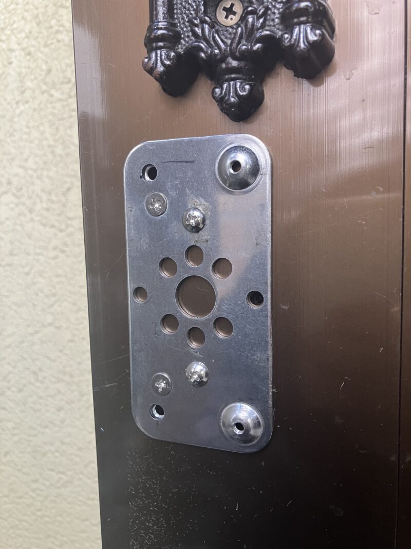 【杉並区｜玄関ドア 内締錠の新規取付】