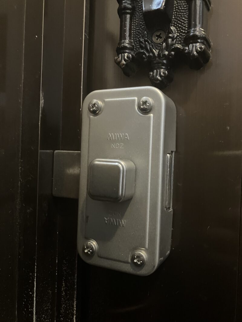 【杉並区｜玄関ドア 内締錠の新規取付】