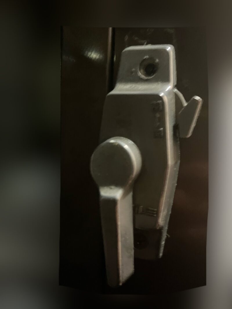 練馬区 ベランダのクレセント錠故障|緊急交換事例