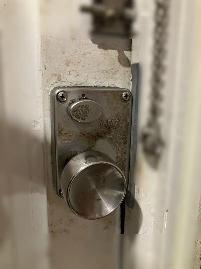 練馬区中村南｜飲食店 勝手口ドアノブ空回