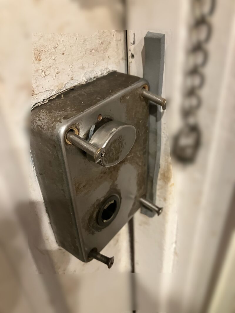 練馬区中村南｜飲食店 勝手口ドアノブ空回