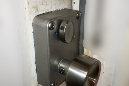 練馬区中村南｜飲食店 勝手口ドアノブ空回