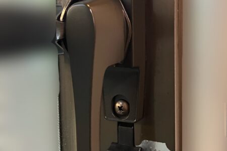 【練馬区谷原】富士サッシのクレセント錠が故障｜破損による緊急交換対応