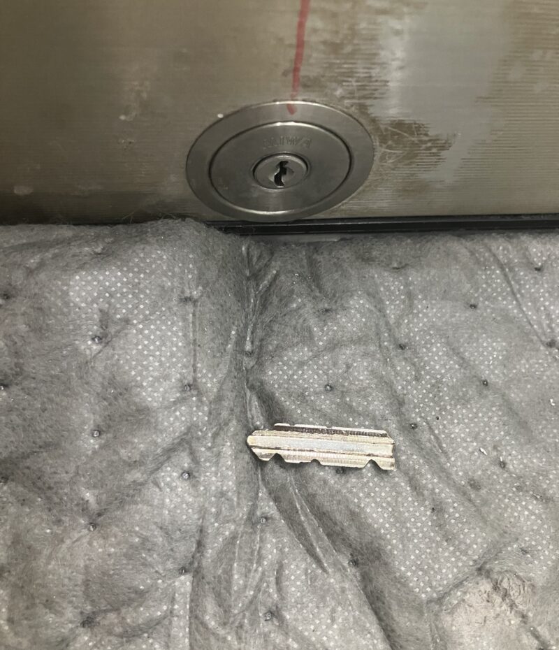 西東京市 ひばりヶ丘｜店舗様 自動ドア鍵折れ・鍵抜き施工事例