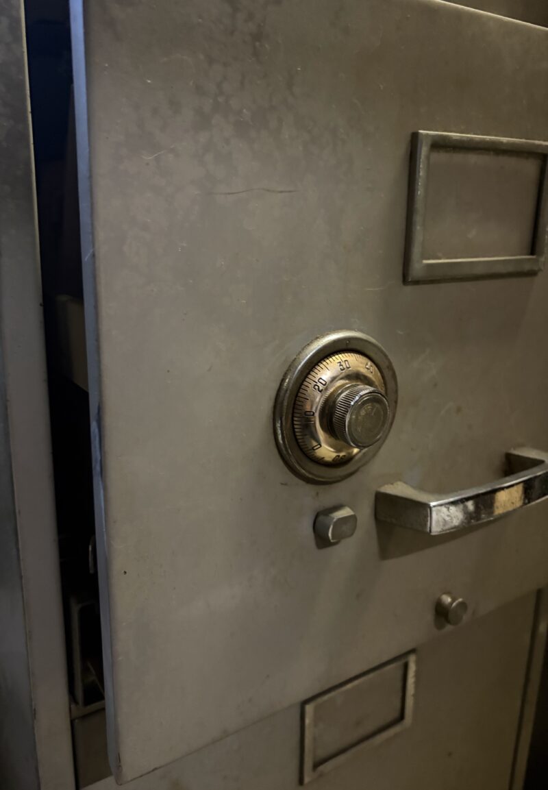 【杉並区｜浜田山｜金庫解錠】何十年も開かなかったKUMAHIRAキャビネット型金庫を非破壊で解錠